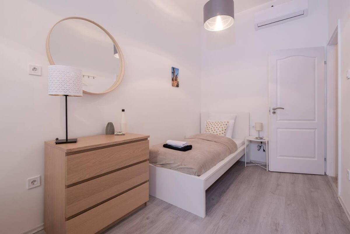 Central Brand New And Modern Apartment Будапеща Екстериор снимка